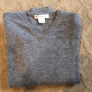 Wendy B cashmere v neck. S/M